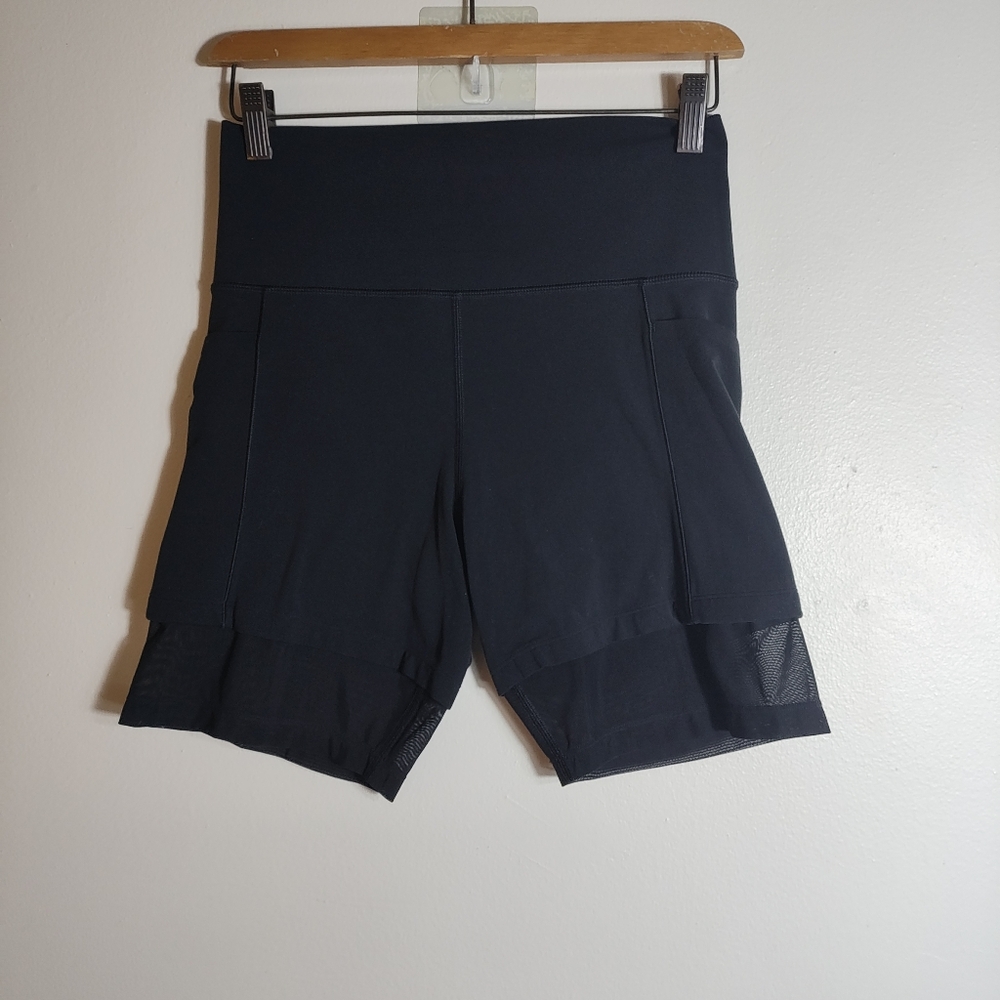 Athleta Mesh Me Up 8" Short Black Size Medium